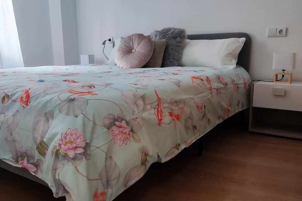 Superbe Appartement Pres De La Plage! サンタ・ポラ エクステリア 写真
