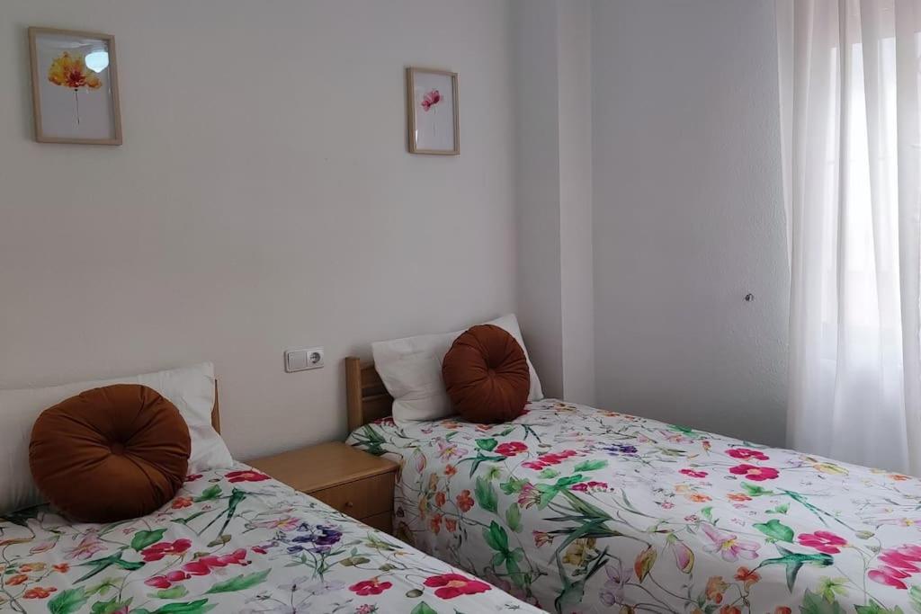 Superbe Appartement Pres De La Plage! サンタ・ポラ エクステリア 写真